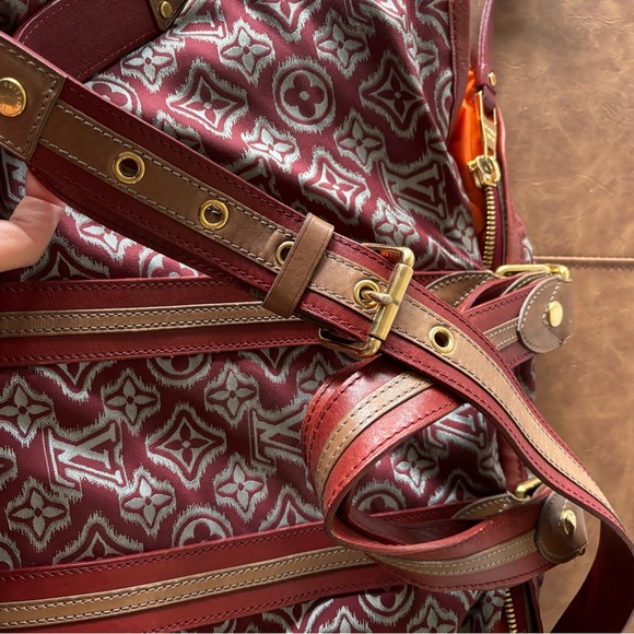 Louis Vuitton Limited Edition Monogram Aviator Bag in Bordeaux Red - PRISTINE - Picture 8 of 13